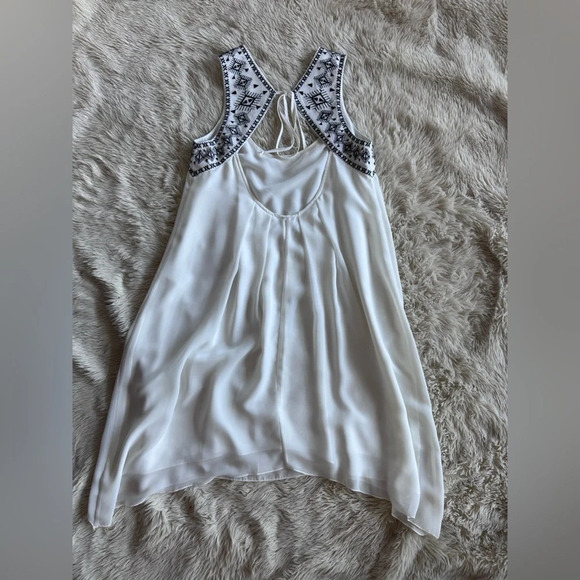 BCBG Generation White Embroidered Chiffon Mini Dress with Open Back Size M - Picture 14 of 16